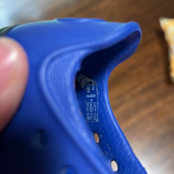 Toddler crocs size 6 - Picture 5 of 5